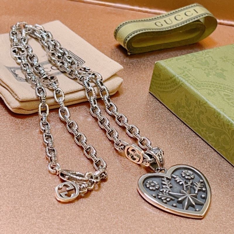 G*u*i necklaces